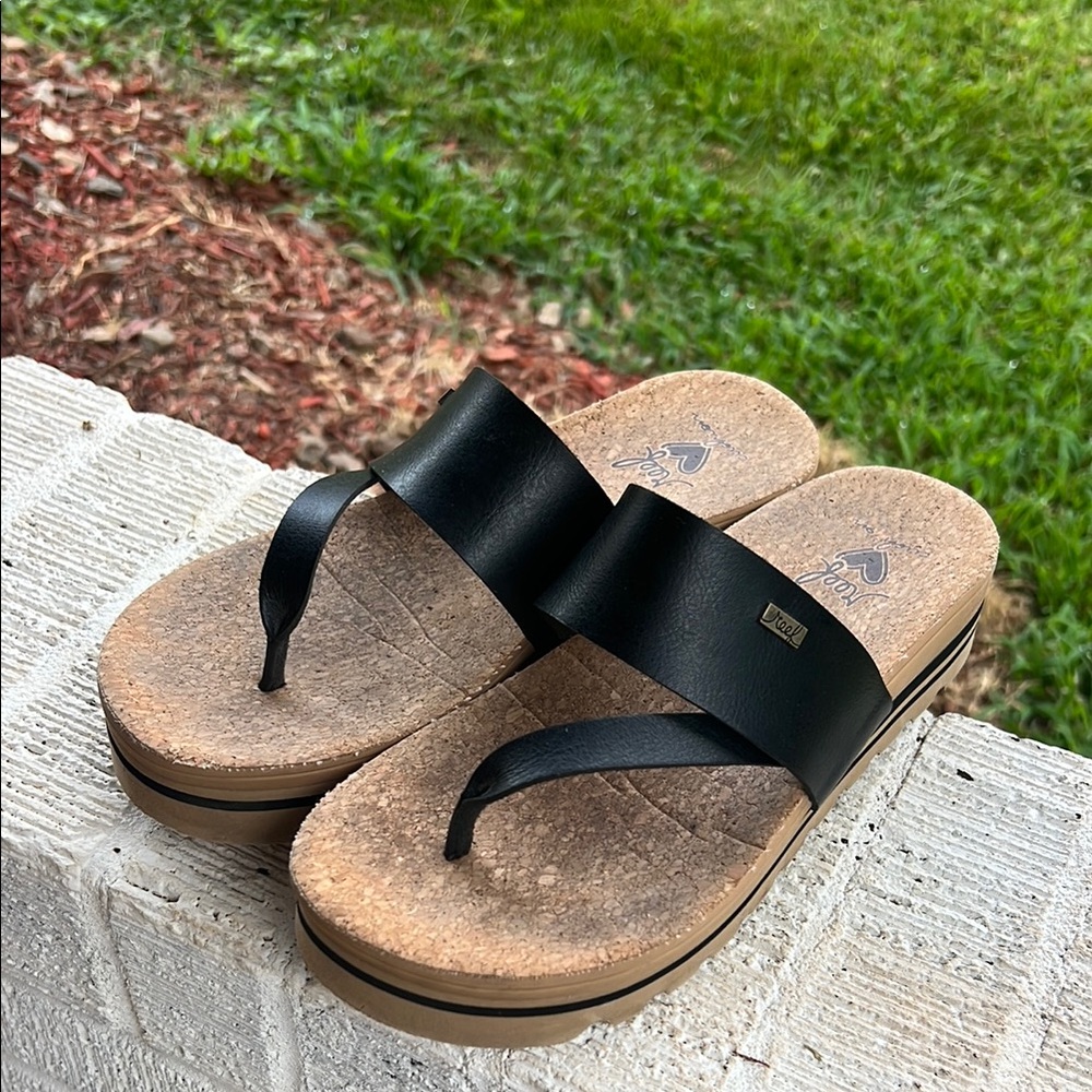Black Reef Platform Sandals